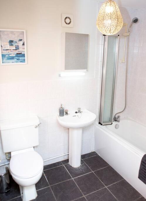 Cheerful 2 Bedroom House In The Heart Of Belfast Exteriör bild